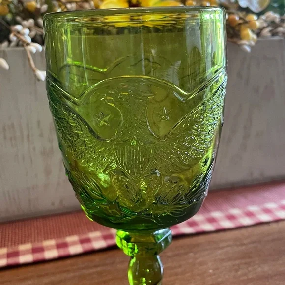 Green 1960's Vintage L.E. Smith Glass Heritage Eagle And Stars Goblet - Picture 3 of 6